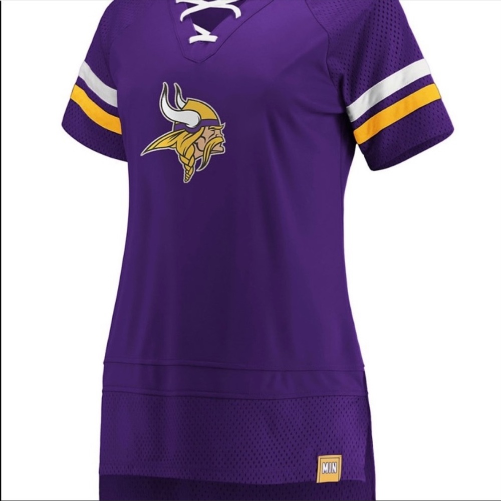 Medium Vikings women shirt. NWT